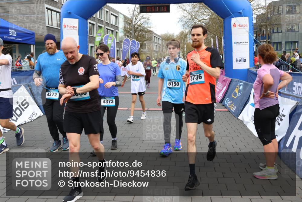 12.04.2026 - 45. Internationalen Wilhelmsburger Insellauf Strokosch-Dieckow http://msf.ph/oto/9454836 12.04.2026 13:04:13 Ziel 5668, 5198, 4372, 3737, 3736, 4373, 3883, 5662, 5252, 4032 meine-sportfotos.de