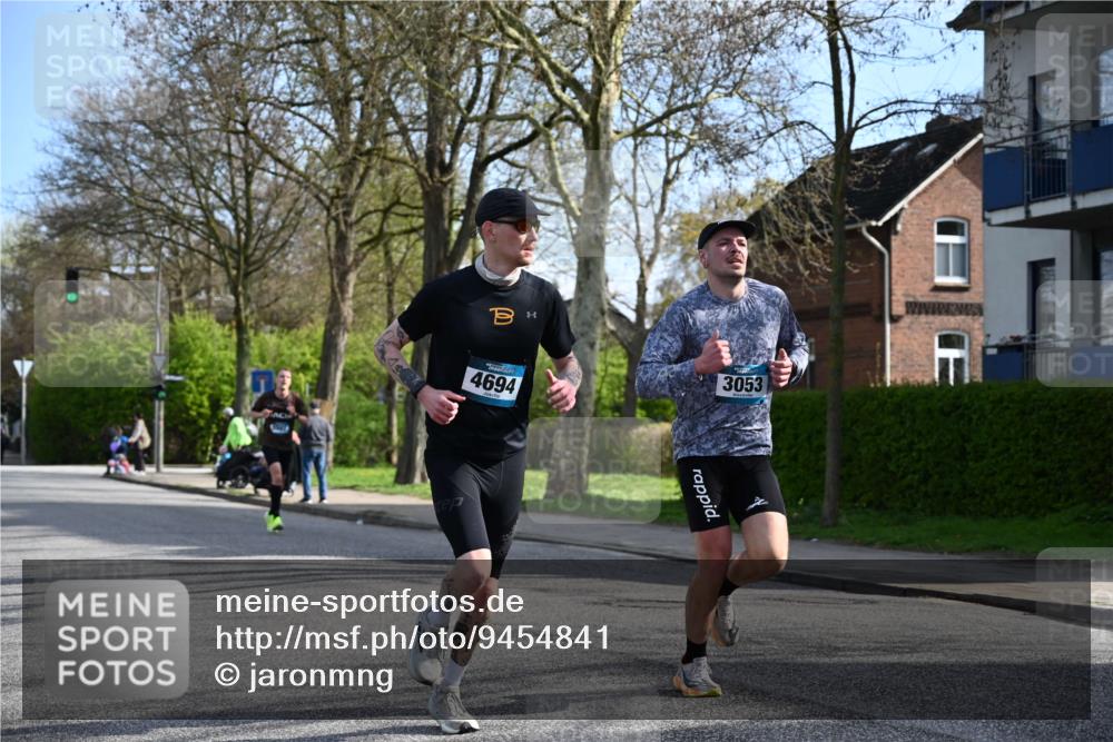 12.04.2026 - 45. Internationalen Wilhelmsburger Insellauf J. Mangold http://msf.ph/oto/9454841 12.04.2026 10:22:21 Ziel 3053, 4694, 5507, 5561, 3963, 5271, 4384, 4291, 2383 meine-sportfotos.de