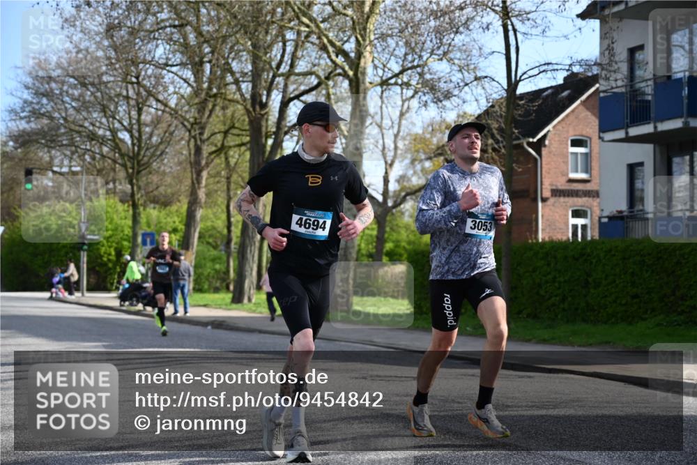 12.04.2026 - 45. Internationalen Wilhelmsburger Insellauf J. Mangold http://msf.ph/oto/9454842 12.04.2026 10:22:21 Ziel 3053, 4694, 5507, 5561, 3963, 5271, 4384, 4291, 2383 meine-sportfotos.de