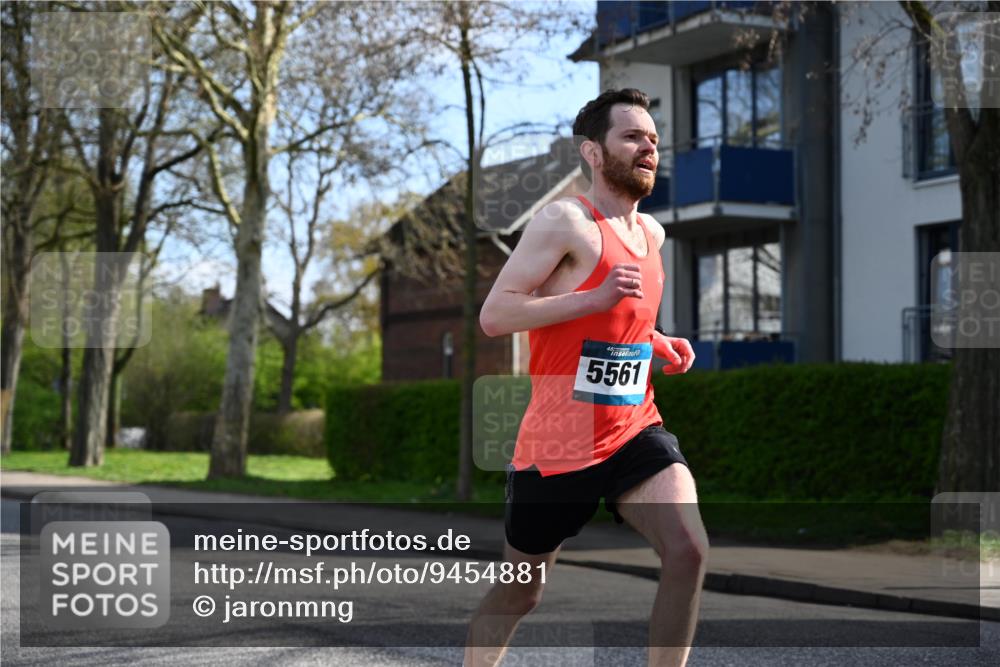 12.04.2026 - 45. Internationalen Wilhelmsburger Insellauf J. Mangold http://msf.ph/oto/9454881 12.04.2026 10:22:35 Ziel 5507, 5561, 3963, 5271, 4384, 4291, 2383 meine-sportfotos.de