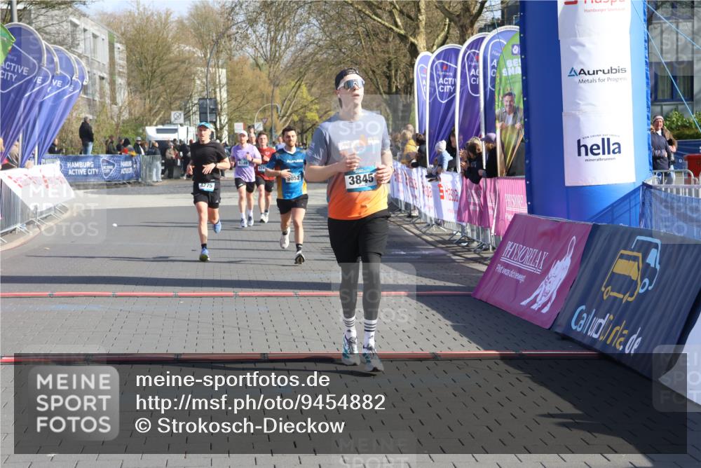 12.04.2026 - 45. Internationalen Wilhelmsburger Insellauf Strokosch-Dieckow http://msf.ph/oto/9454882 12.04.2026 10:30:35 Ziel 5534, 3845, 5052, 4275 meine-sportfotos.de