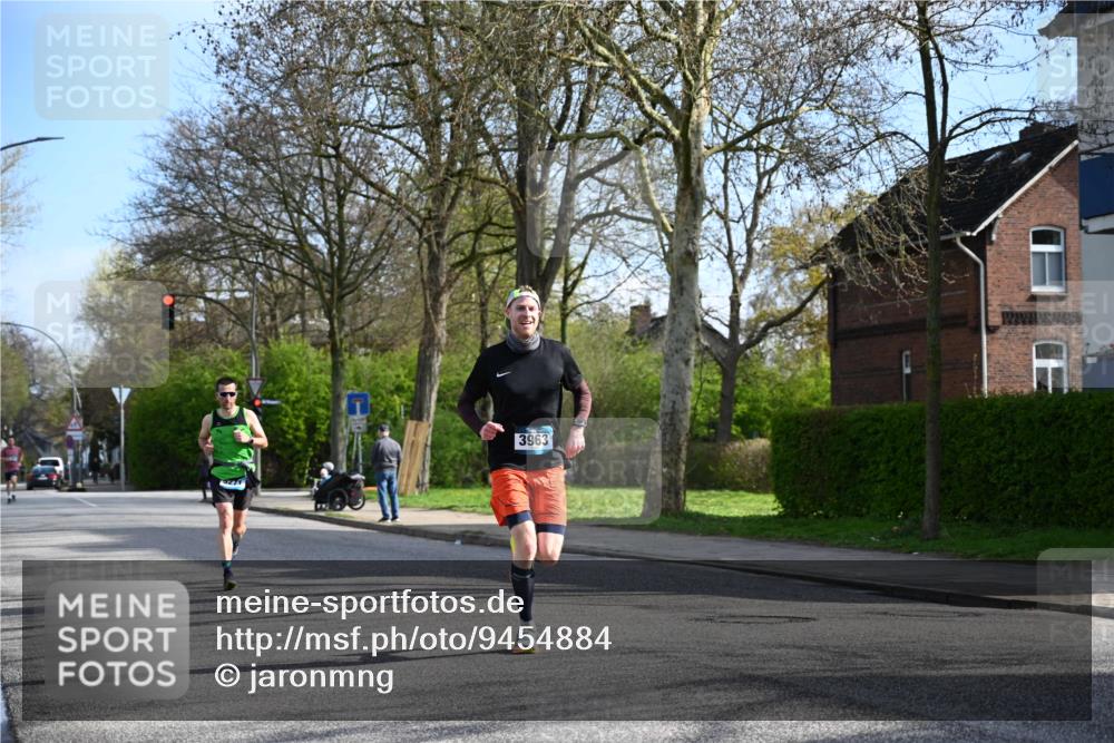 12.04.2026 - 45. Internationalen Wilhelmsburger Insellauf J. Mangold http://msf.ph/oto/9454884 12.04.2026 10:22:37 Ziel 5507, 5561, 3963, 5271, 4384, 4291, 4291, 2383, 3776 meine-sportfotos.de