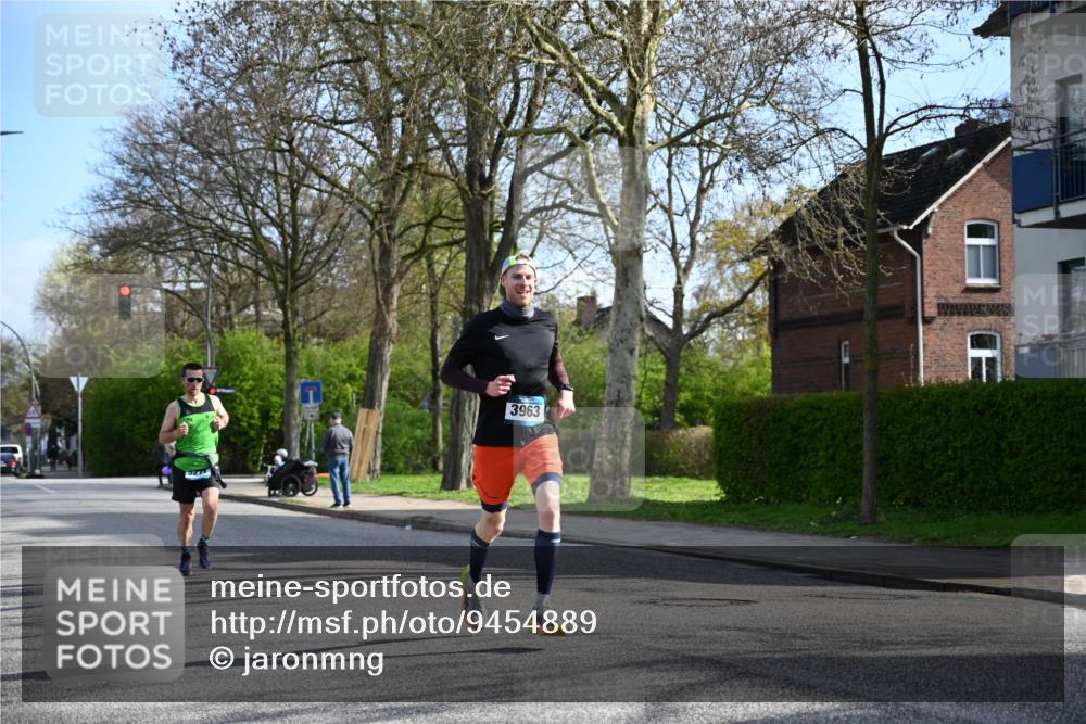12.04.2026 - 45. Internationalen Wilhelmsburger Insellauf J. Mangold http://msf.ph/oto/9454889 12.04.2026 10:22:37 Ziel 5507, 5561, 3963, 5271, 4384, 4291, 4291, 2383, 3776 meine-sportfotos.de