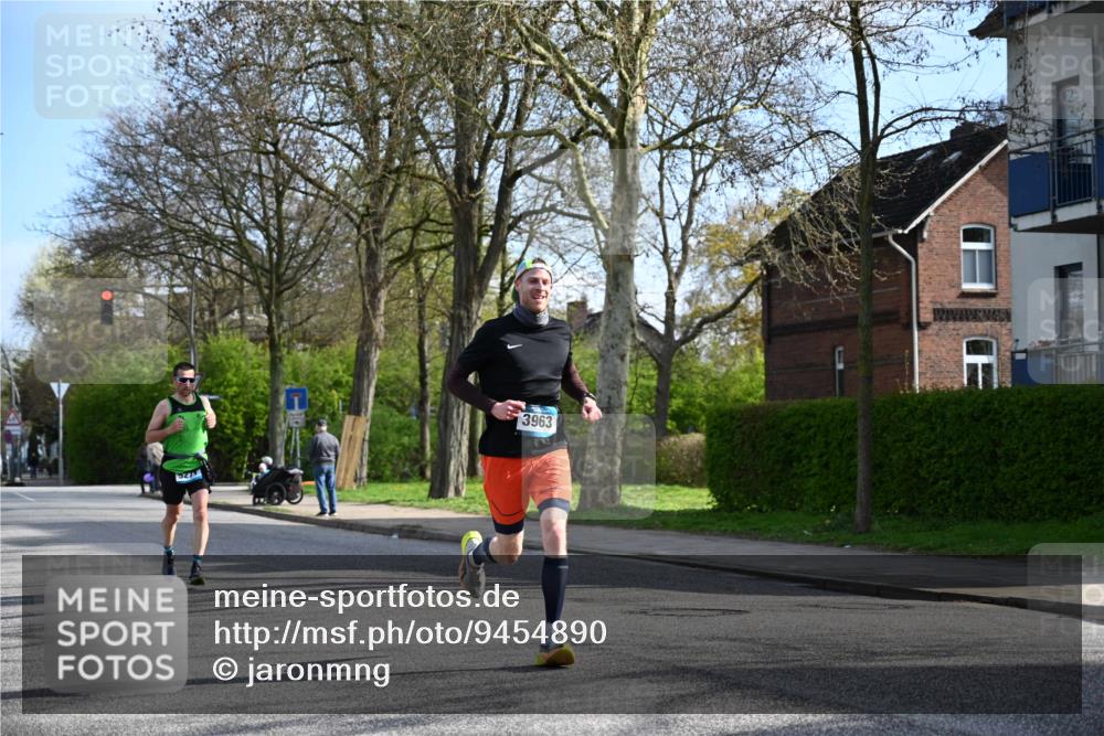 12.04.2026 - 45. Internationalen Wilhelmsburger Insellauf J. Mangold http://msf.ph/oto/9454890 12.04.2026 10:22:37 Ziel 5507, 5561, 3963, 5271, 4384, 4291, 4291, 2383, 3776 meine-sportfotos.de