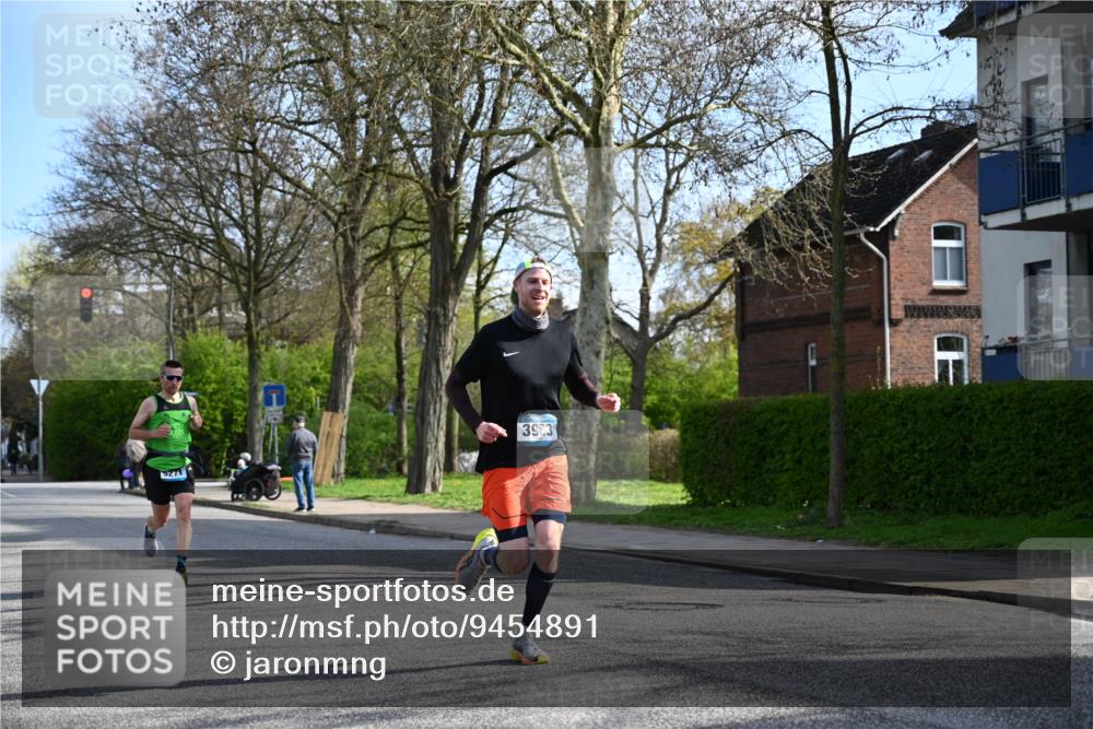 12.04.2026 - 45. Internationalen Wilhelmsburger Insellauf J. Mangold http://msf.ph/oto/9454891 12.04.2026 10:22:37 Ziel 5507, 5561, 3963, 5271, 4384, 4291, 4291, 2383, 3776 meine-sportfotos.de