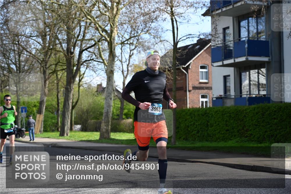 12.04.2026 - 45. Internationalen Wilhelmsburger Insellauf J. Mangold http://msf.ph/oto/9454901 12.04.2026 10:22:38 Ziel 5561, 3963, 5271, 4384, 4291, 2383, 3776 meine-sportfotos.de