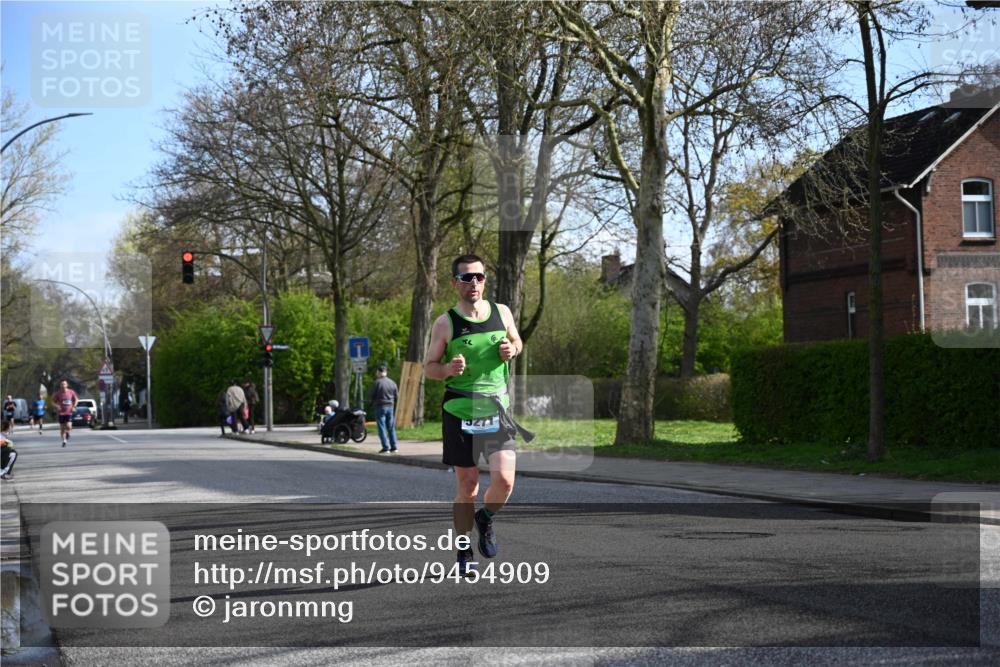 12.04.2026 - 45. Internationalen Wilhelmsburger Insellauf J. Mangold http://msf.ph/oto/9454909 12.04.2026 10:22:39 Ziel 5561, 3963, 5271, 4384, 4291, 2383, 3776 meine-sportfotos.de