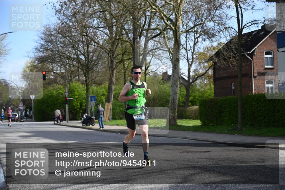12.04.2026 - 45. Internationalen Wilhelmsburger Insellauf J. Mangold http://msf.ph/oto/9454911 12.04.2026 10:22:39 Ziel 5561, 3963, 5271, 4384, 4291, 2383, 3776 meine-sportfotos.de