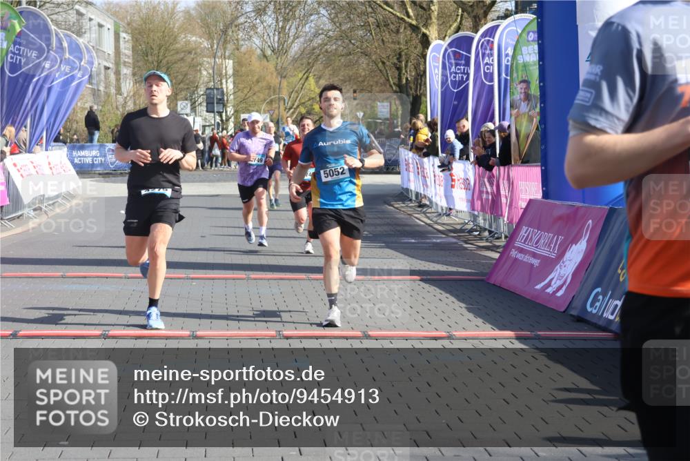 12.04.2026 - 45. Internationalen Wilhelmsburger Insellauf Strokosch-Dieckow http://msf.ph/oto/9454913 12.04.2026 10:30:38 Ziel 3845, 5052, 4275, 4748, 4749 meine-sportfotos.de