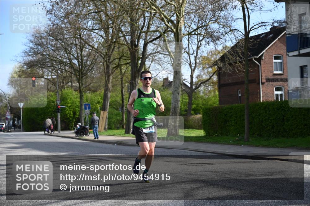 12.04.2026 - 45. Internationalen Wilhelmsburger Insellauf J. Mangold http://msf.ph/oto/9454915 12.04.2026 10:22:39 Ziel 5561, 3963, 5271, 4384, 4291, 2383, 3776 meine-sportfotos.de