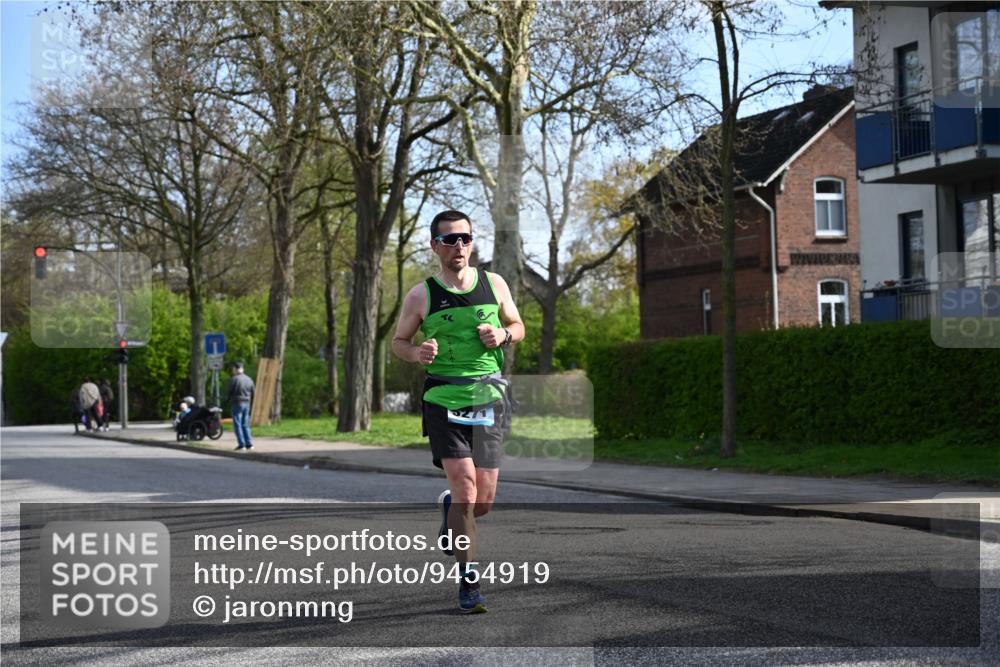 12.04.2026 - 45. Internationalen Wilhelmsburger Insellauf J. Mangold http://msf.ph/oto/9454919 12.04.2026 10:22:40 Ziel 5561, 3963, 5271, 4384, 4291, 2383, 3776 meine-sportfotos.de