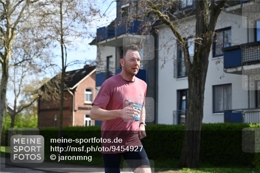 12.04.2026 - 45. Internationalen Wilhelmsburger Insellauf J. Mangold http://msf.ph/oto/9454927 12.04.2026 10:22:52 Ziel 4384, 4291, 2383, 3776, 5812, 4953 meine-sportfotos.de