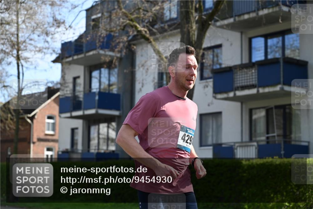 12.04.2026 - 45. Internationalen Wilhelmsburger Insellauf J. Mangold http://msf.ph/oto/9454930 12.04.2026 10:22:53 Ziel 4384, 4291, 2383, 3776, 5812, 4953, 5237 meine-sportfotos.de