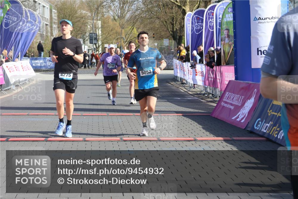 12.04.2026 - 45. Internationalen Wilhelmsburger Insellauf Strokosch-Dieckow http://msf.ph/oto/9454932 12.04.2026 10:30:38 Ziel 3845, 5052, 4275, 4748, 4749 meine-sportfotos.de