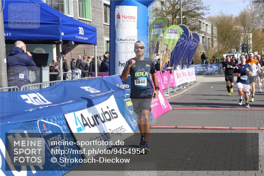 12.04.2026 - 45. Internationalen Wilhelmsburger Insellauf Strokosch-Dieckow http://msf.ph/oto/9454954 12.04.2026 10:43:27 Ziel 5840, 2406, 4377, 3086, 3227, 4974 meine-sportfotos.de