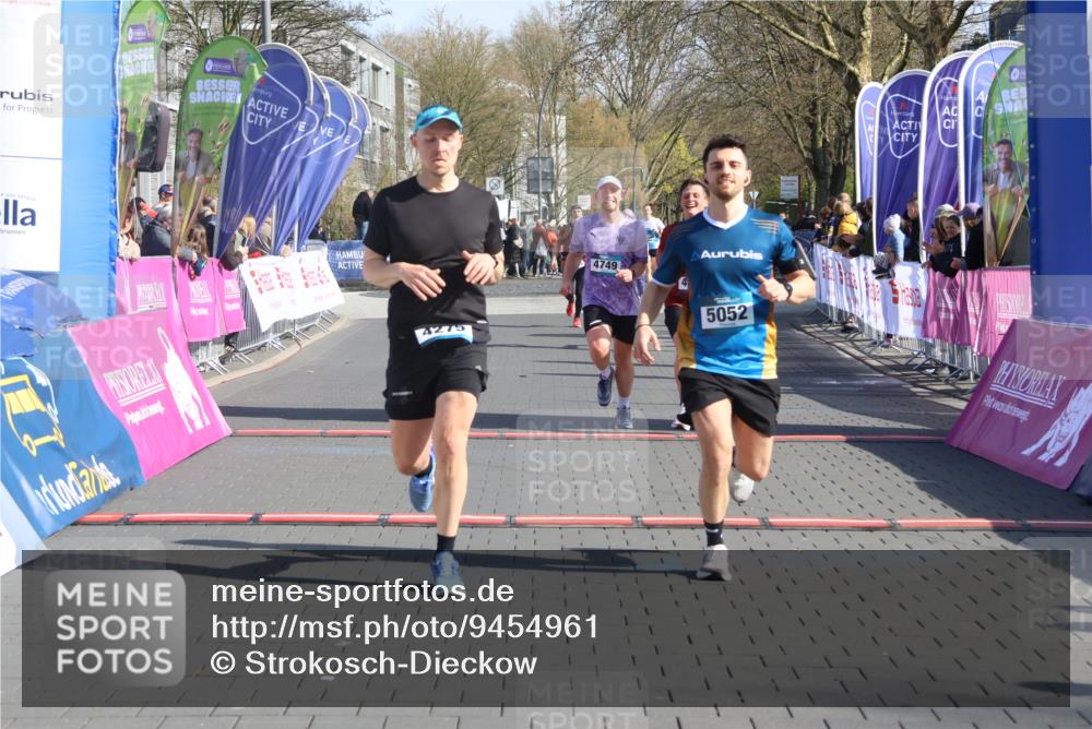 12.04.2026 - 45. Internationalen Wilhelmsburger Insellauf Strokosch-Dieckow http://msf.ph/oto/9454961 12.04.2026 10:30:38 Ziel 3845, 5052, 4275, 4748, 4749 meine-sportfotos.de