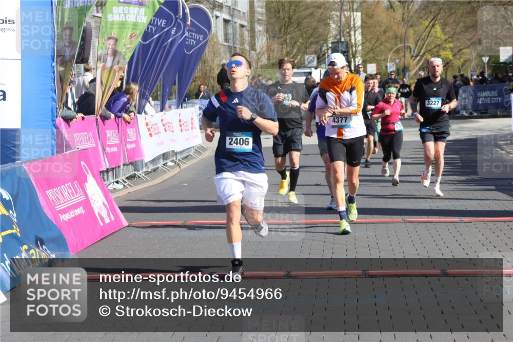 12.04.2026 - 45. Internationalen Wilhelmsburger Insellauf Strokosch-Dieckow http://msf.ph/oto/9454966 12.04.2026 10:43:28 Ziel 5840, 2406, 4377, 3086, 3227, 4974, 5705 meine-sportfotos.de