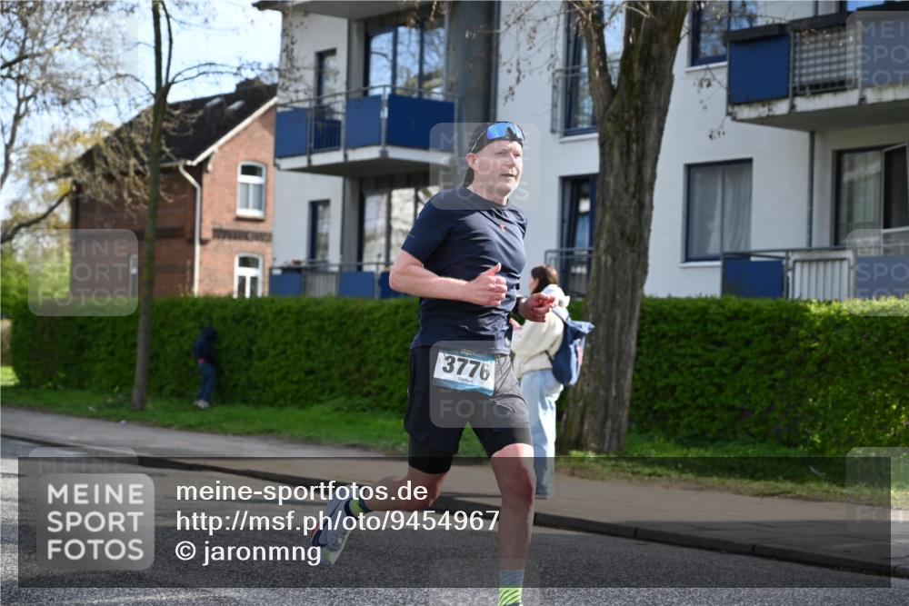 12.04.2026 - 45. Internationalen Wilhelmsburger Insellauf J. Mangold http://msf.ph/oto/9454967 12.04.2026 10:23:17 Ziel 3776, 5812, 4953, 5237, 5237, 4381, 4566, 3561, 4492, 5684, 3476, 2702 meine-sportfotos.de