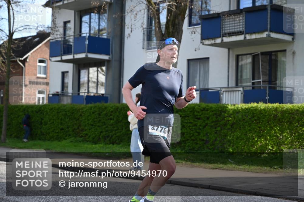 12.04.2026 - 45. Internationalen Wilhelmsburger Insellauf J. Mangold http://msf.ph/oto/9454970 12.04.2026 10:23:17 Ziel 3776, 5812, 4953, 5237, 5237, 4381, 4566, 3561, 4492, 5684, 3476, 2702 meine-sportfotos.de