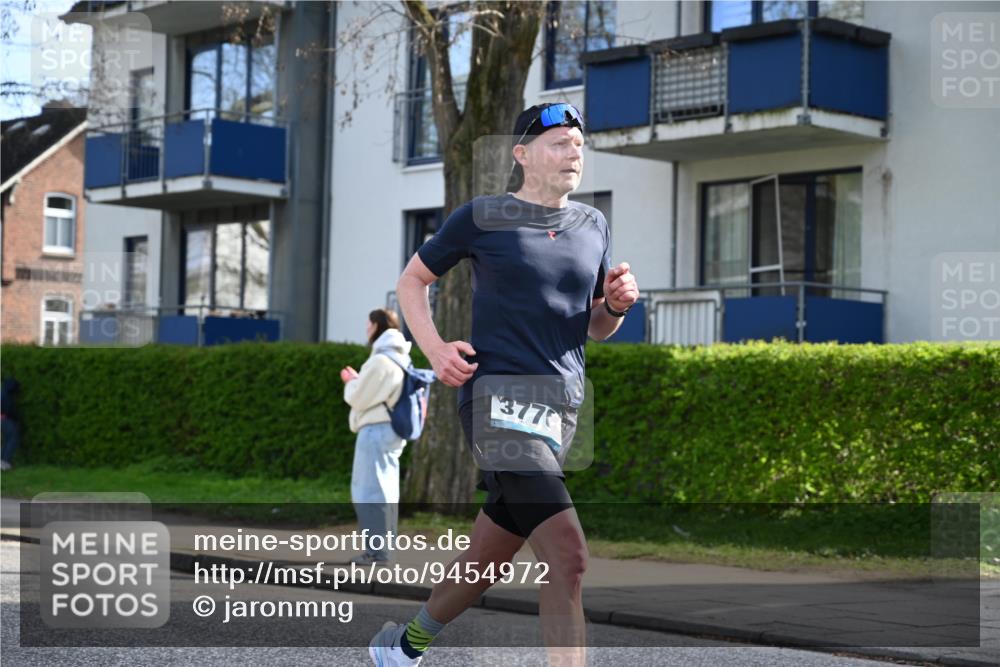 12.04.2026 - 45. Internationalen Wilhelmsburger Insellauf J. Mangold http://msf.ph/oto/9454972 12.04.2026 10:23:17 Ziel 3776, 5812, 4953, 5237, 5237, 4381, 4566, 3561, 4492, 5684, 3476, 2702 meine-sportfotos.de