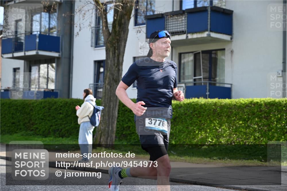12.04.2026 - 45. Internationalen Wilhelmsburger Insellauf J. Mangold http://msf.ph/oto/9454973 12.04.2026 10:23:17 Ziel 3776, 5812, 4953, 5237, 5237, 4381, 4566, 3561, 4492, 5684, 3476, 2702 meine-sportfotos.de