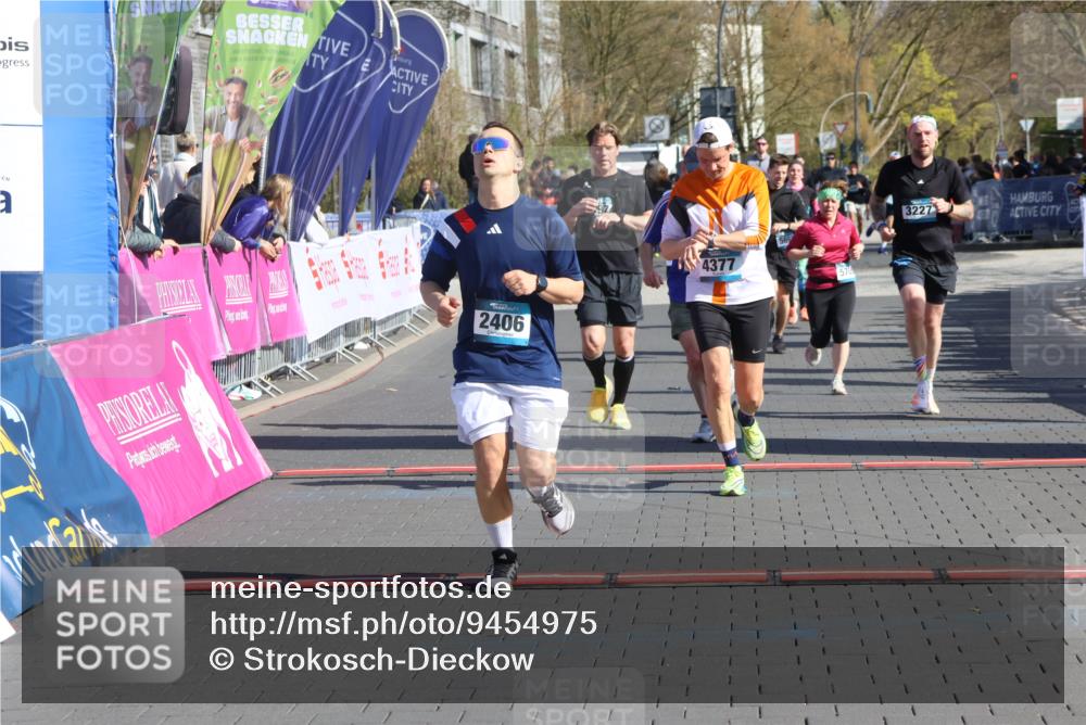 12.04.2026 - 45. Internationalen Wilhelmsburger Insellauf Strokosch-Dieckow http://msf.ph/oto/9454975 12.04.2026 10:43:28 Ziel 5840, 2406, 4377, 3086, 3227, 4974, 5705 meine-sportfotos.de
