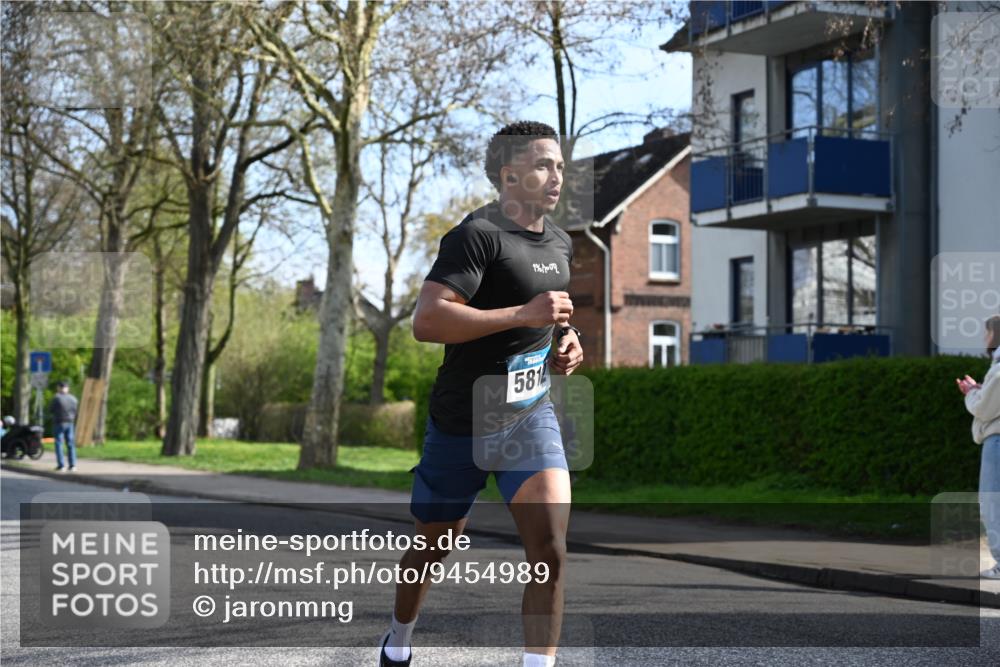 12.04.2026 - 45. Internationalen Wilhelmsburger Insellauf J. Mangold http://msf.ph/oto/9454989 12.04.2026 10:23:26 Ziel 3776, 5812, 4953, 5237, 4381, 4566, 3561, 4492, 5684, 4492, 5684, 3476, 2702, 3476, 2702, 3351 meine-sportfotos.de