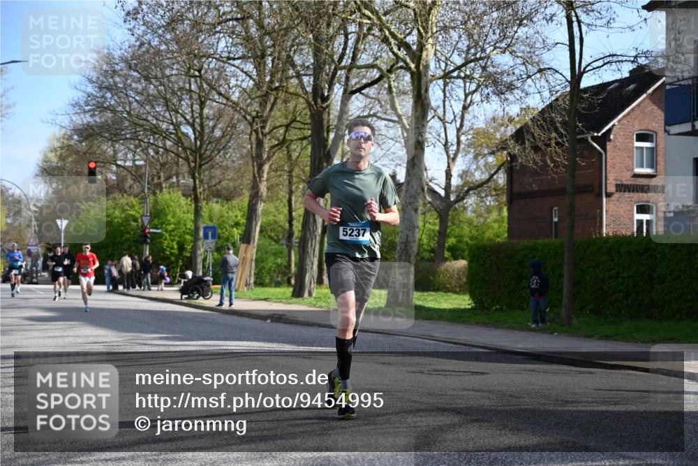 12.04.2026 - 45. Internationalen Wilhelmsburger Insellauf J. Mangold http://msf.ph/oto/9454995 12.04.2026 10:23:30 Ziel 5812, 4953, 5237, 4381, 4566, 3561, 4492, 5684, 3476, 2702, 3351, 3351 meine-sportfotos.de