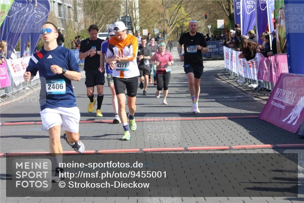 12.04.2026 - 45. Internationalen Wilhelmsburger Insellauf Strokosch-Dieckow http://msf.ph/oto/9455001 12.04.2026 10:43:29 Ziel 5840, 2406, 4377, 3086, 3227, 4974, 5705, 2189, 5697 meine-sportfotos.de
