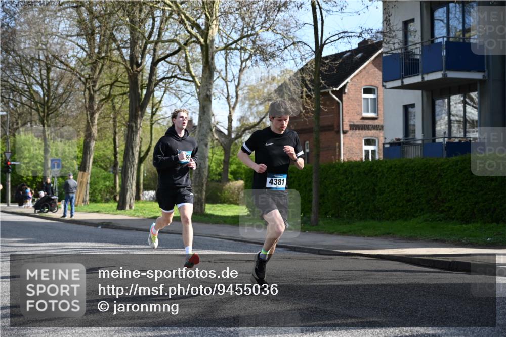 12.04.2026 - 45. Internationalen Wilhelmsburger Insellauf J. Mangold http://msf.ph/oto/9455036 12.04.2026 10:23:38 Ziel 4953, 5237, 4381, 4566, 3561, 4492, 5684, 3476, 2702, 3476, 2702, 3351, 3813 meine-sportfotos.de