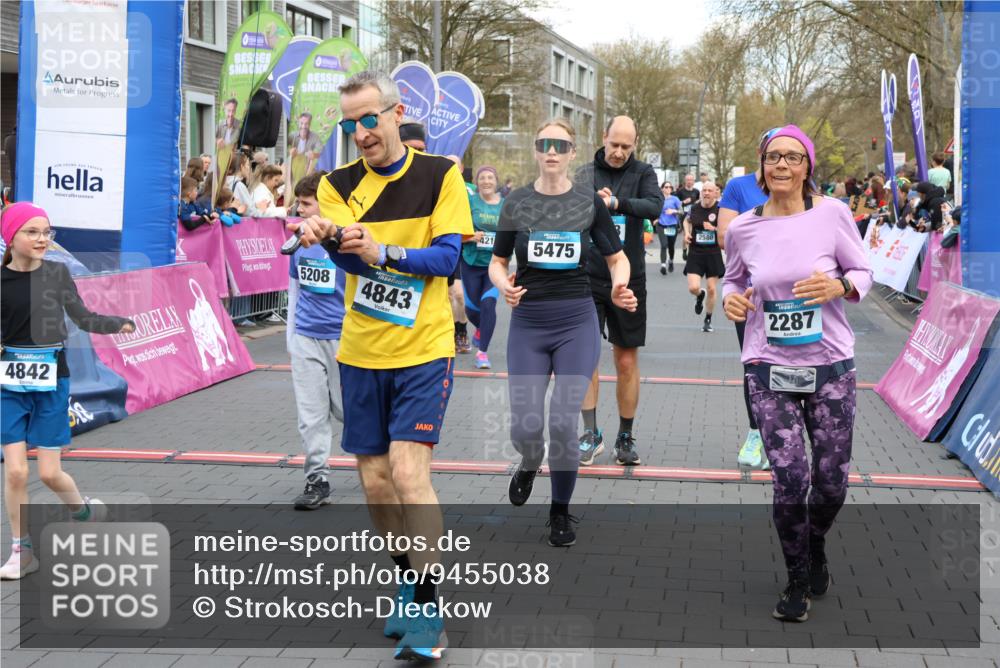 12.04.2026 - 45. Internationalen Wilhelmsburger Insellauf Strokosch-Dieckow http://msf.ph/oto/9455038 12.04.2026 13:04:03 Ziel 5208, 4842, 2287, 4843, 4526, 5475, 2007, 3523, 4217, 5433, 5430, 5105, 2580, 2412 meine-sportfotos.de