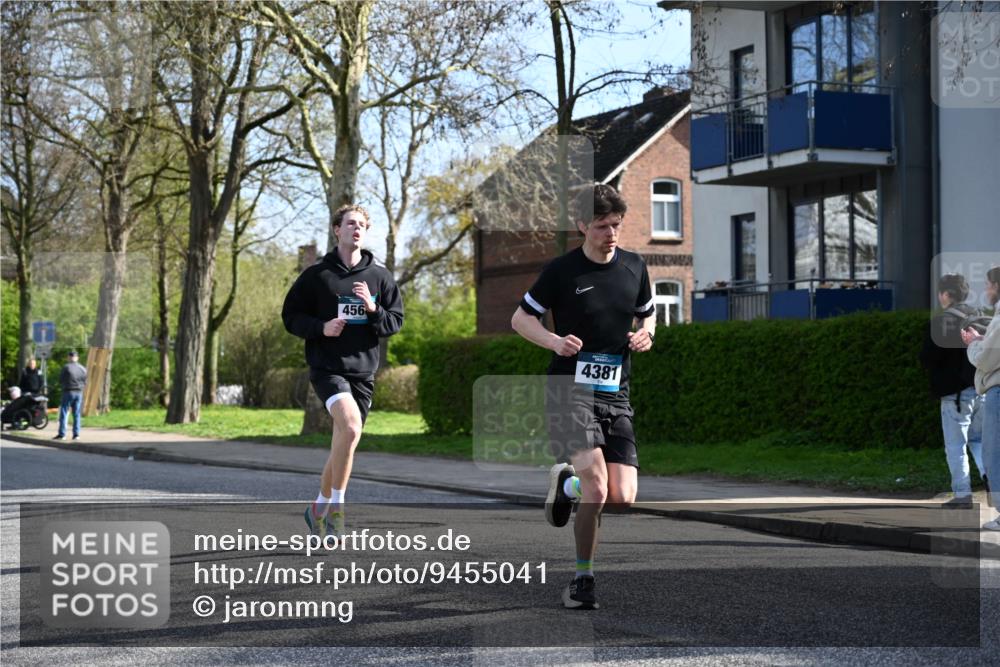 12.04.2026 - 45. Internationalen Wilhelmsburger Insellauf J. Mangold http://msf.ph/oto/9455041 12.04.2026 10:23:38 Ziel 4953, 5237, 4381, 4566, 3561, 4492, 5684, 3476, 2702, 3476, 2702, 3351, 3813 meine-sportfotos.de