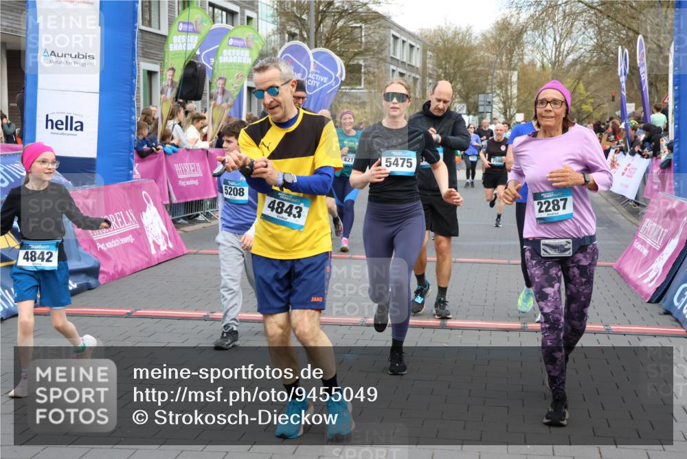 12.04.2026 - 45. Internationalen Wilhelmsburger Insellauf Strokosch-Dieckow http://msf.ph/oto/9455049 12.04.2026 13:04:03 Ziel 5208, 4842, 2287, 4843, 4526, 5475, 2007, 3523, 4217, 5433, 5430, 5105, 2580, 2412 meine-sportfotos.de