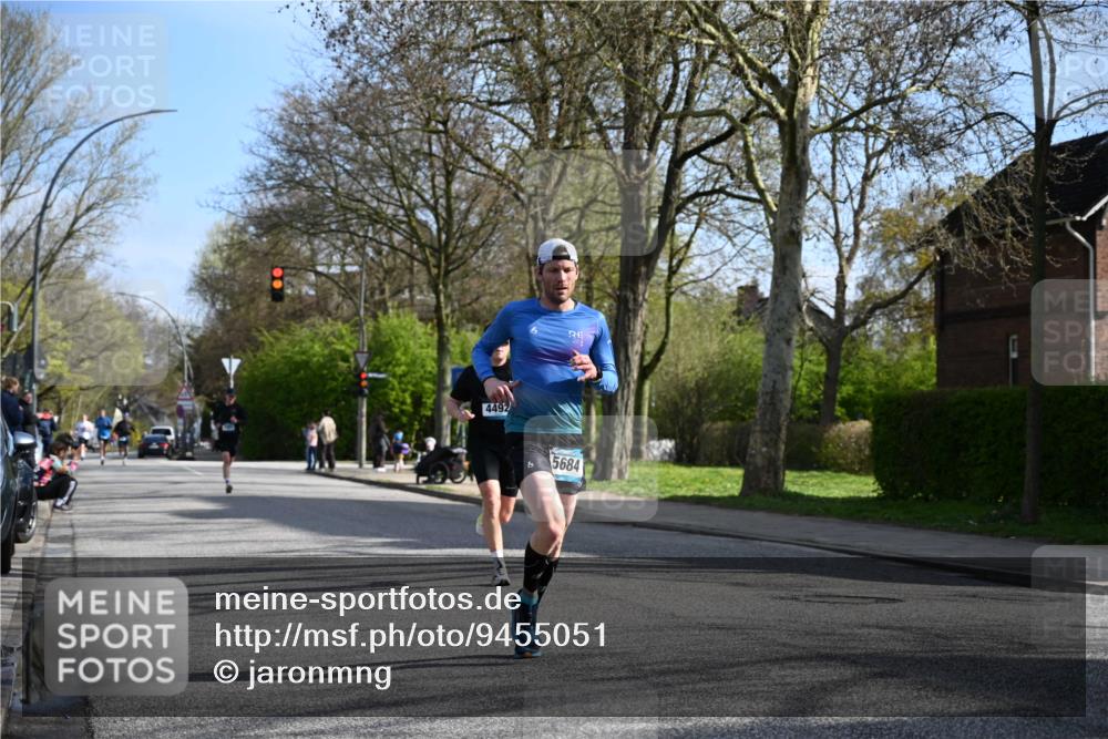 12.04.2026 - 45. Internationalen Wilhelmsburger Insellauf J. Mangold http://msf.ph/oto/9455051 12.04.2026 10:23:40 Ziel 4953, 5237, 4381, 4566, 3561, 4492, 5684, 3476, 2702, 3351, 3813, 4052 meine-sportfotos.de