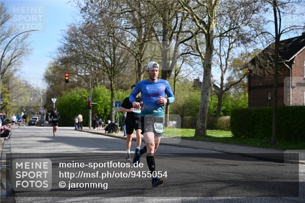 12.04.2026 - 45. Internationalen Wilhelmsburger Insellauf J. Mangold http://msf.ph/oto/9455054 12.04.2026 10:23:41 Ziel 5237, 4381, 4566, 3561, 4492, 5684, 3476, 2702, 3351, 3813, 4052 meine-sportfotos.de