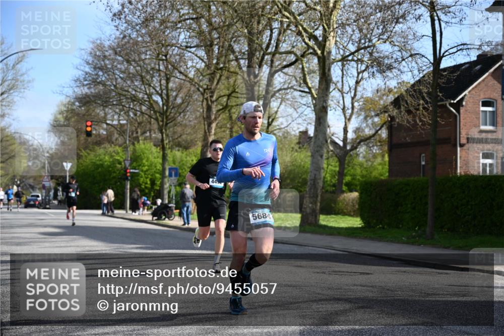 12.04.2026 - 45. Internationalen Wilhelmsburger Insellauf J. Mangold http://msf.ph/oto/9455057 12.04.2026 10:23:41 Ziel 5237, 4381, 4566, 3561, 4492, 5684, 3476, 2702, 3351, 3813, 4052 meine-sportfotos.de