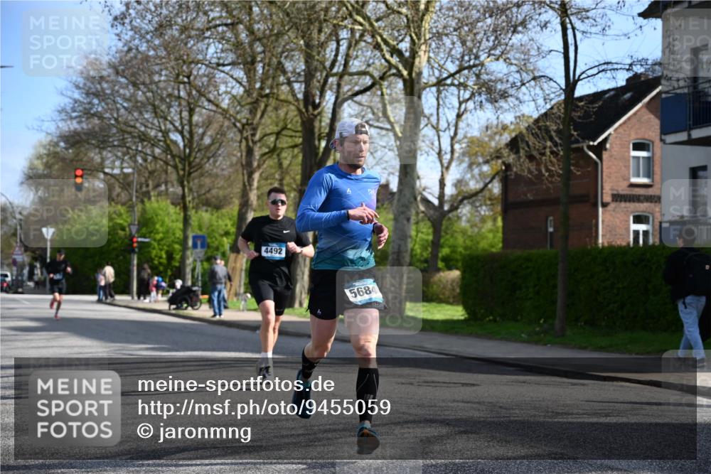 12.04.2026 - 45. Internationalen Wilhelmsburger Insellauf J. Mangold http://msf.ph/oto/9455059 12.04.2026 10:23:41 Ziel 5237, 4381, 4566, 3561, 4492, 5684, 3476, 2702, 3351, 3813, 4052 meine-sportfotos.de