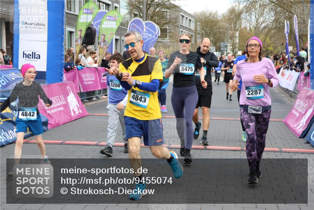 12.04.2026 - 45. Internationalen Wilhelmsburger Insellauf Strokosch-Dieckow http://msf.ph/oto/9455074 12.04.2026 13:04:03 Ziel 5208, 4842, 2287, 4843, 4526, 5475, 2007, 3523, 4217, 5433, 5430, 5105, 2580, 2412 meine-sportfotos.de