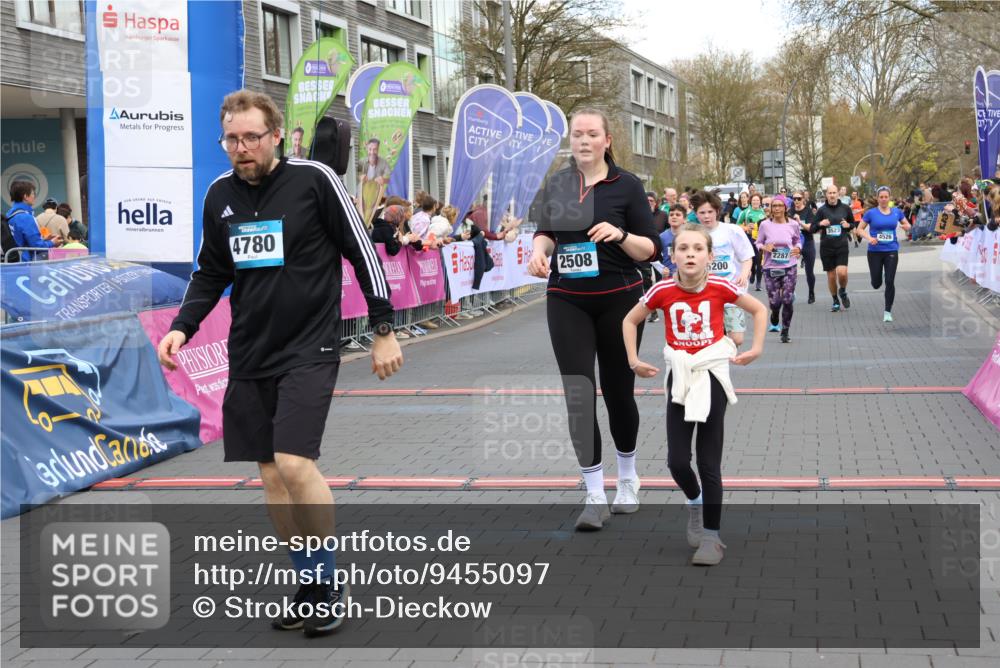 12.04.2026 - 45. Internationalen Wilhelmsburger Insellauf Strokosch-Dieckow http://msf.ph/oto/9455097 12.04.2026 13:03:58 Ziel 4780, 5063, 2508, 5200, 5208, 4842, 2287, 4843, 4526, 5475, 2007, 3523 meine-sportfotos.de