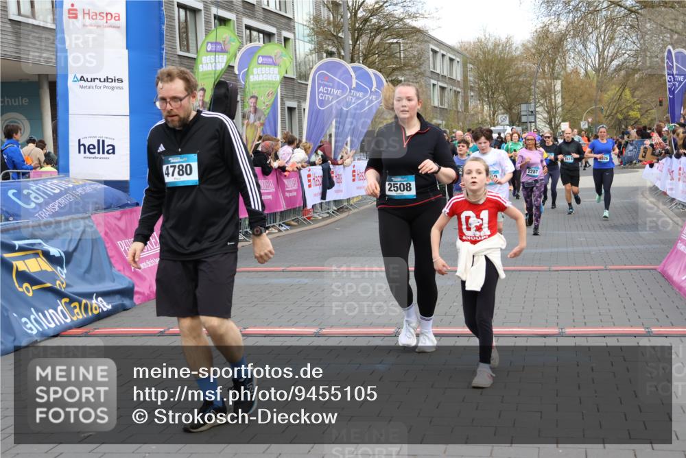 12.04.2026 - 45. Internationalen Wilhelmsburger Insellauf Strokosch-Dieckow http://msf.ph/oto/9455105 12.04.2026 13:03:58 Ziel 4780, 5063, 2508, 5200, 5208, 4842, 2287, 4843, 4526, 5475, 2007, 3523 meine-sportfotos.de