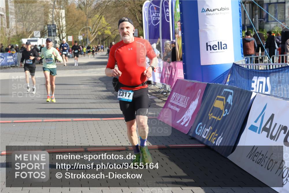 12.04.2026 - 45. Internationalen Wilhelmsburger Insellauf Strokosch-Dieckow http://msf.ph/oto/9455164 12.04.2026 10:30:51 Ziel 2317, 5841, 5236 meine-sportfotos.de
