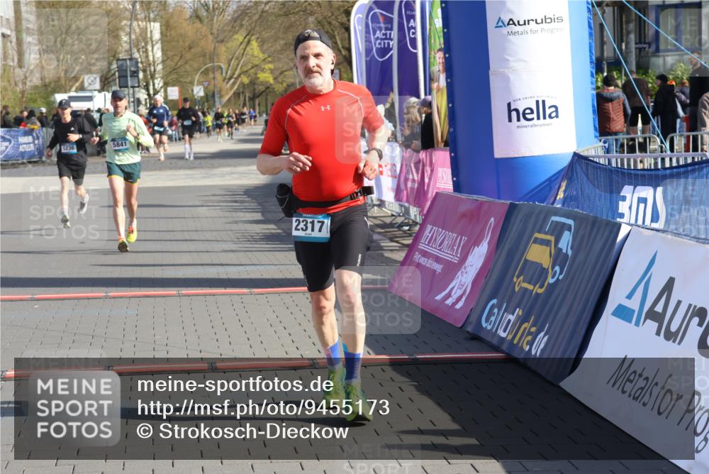 12.04.2026 - 45. Internationalen Wilhelmsburger Insellauf Strokosch-Dieckow http://msf.ph/oto/9455173 12.04.2026 10:30:51 Ziel 2317, 5841, 5236 meine-sportfotos.de
