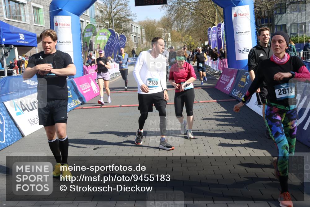 12.04.2026 - 45. Internationalen Wilhelmsburger Insellauf Strokosch-Dieckow http://msf.ph/oto/9455183 12.04.2026 10:43:37 Ziel 2189, 5697, 2813, 4931, 3565, 5337, 2102, 2656, 2104 meine-sportfotos.de