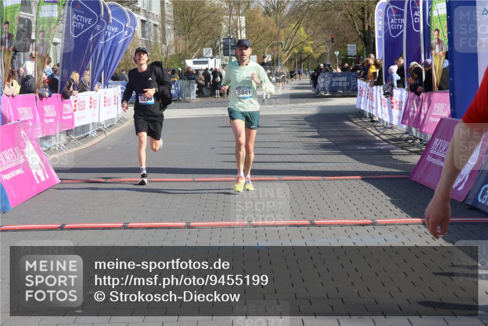 12.04.2026 - 45. Internationalen Wilhelmsburger Insellauf Strokosch-Dieckow http://msf.ph/oto/9455199 12.04.2026 10:30:53 Ziel 2317, 5841, 5236 meine-sportfotos.de