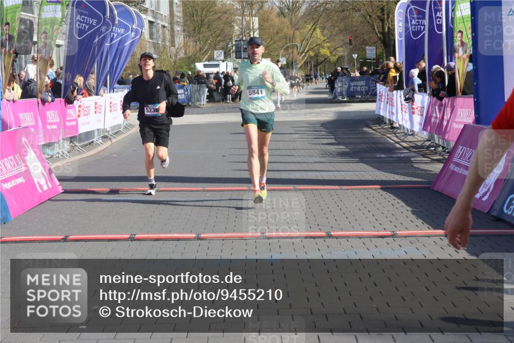 12.04.2026 - 45. Internationalen Wilhelmsburger Insellauf Strokosch-Dieckow http://msf.ph/oto/9455210 12.04.2026 10:30:53 Ziel 2317, 5841, 5236 meine-sportfotos.de