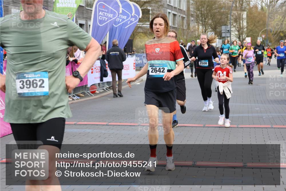 12.04.2026 - 45. Internationalen Wilhelmsburger Insellauf Strokosch-Dieckow http://msf.ph/oto/9455241 12.04.2026 13:03:54 Ziel 2642, 4780, 5063, 2508, 5200 meine-sportfotos.de