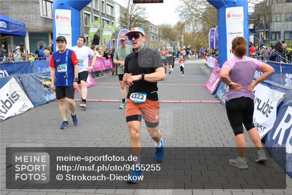 12.04.2026 - 45. Internationalen Wilhelmsburger Insellauf Strokosch-Dieckow http://msf.ph/oto/9455255 12.04.2026 13:03:51 Ziel 5470, 4743, 4323, 3962, 3652, 2642, 4780, 5063 meine-sportfotos.de