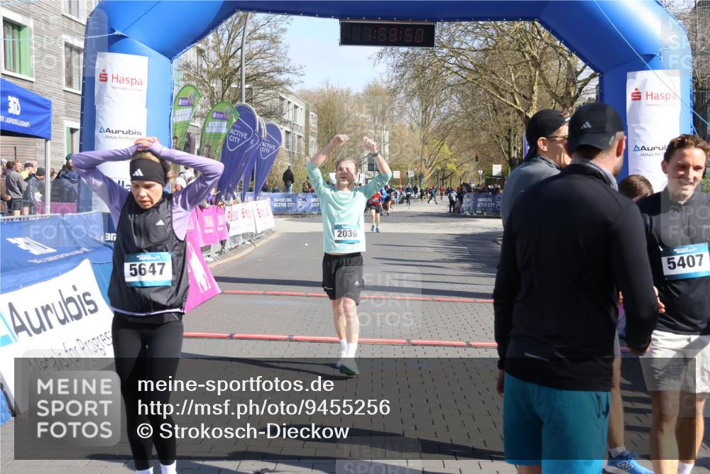 12.04.2026 - 45. Internationalen Wilhelmsburger Insellauf Strokosch-Dieckow http://msf.ph/oto/9455256 12.04.2026 10:43:48 Ziel 5407, 5286, 2039 meine-sportfotos.de
