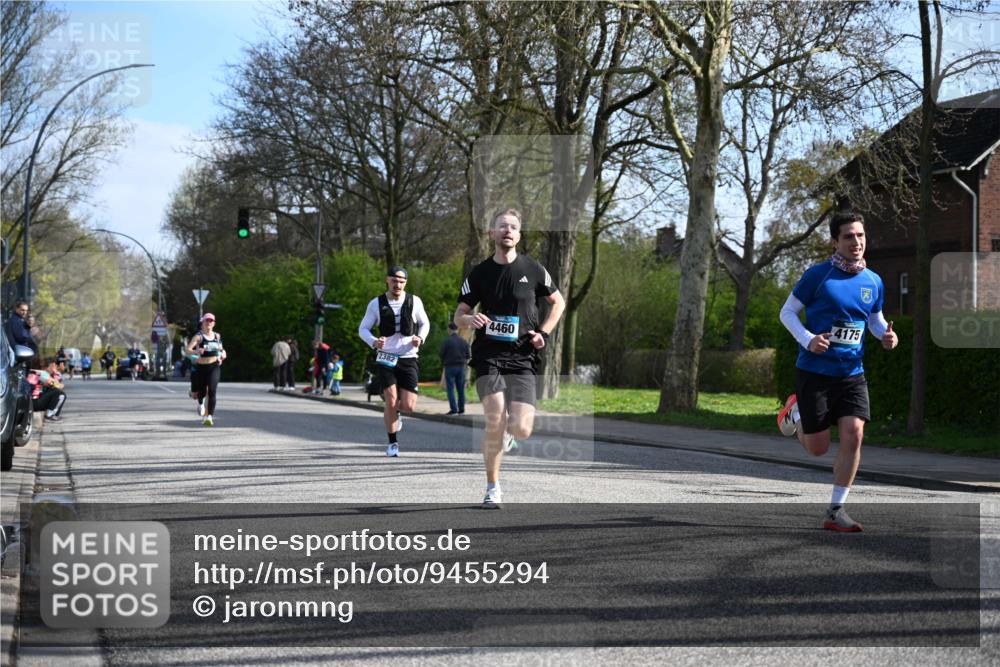 12.04.2026 - 45. Internationalen Wilhelmsburger Insellauf J. Mangold http://msf.ph/oto/9455294 12.04.2026 10:25:59 Ziel 4175, 4460, 2382, 3487, 5708, 4621, 4061, 3368, 4572, 5742, 4225, 5742, 4225, 3752, 3047, 2160 meine-sportfotos.de