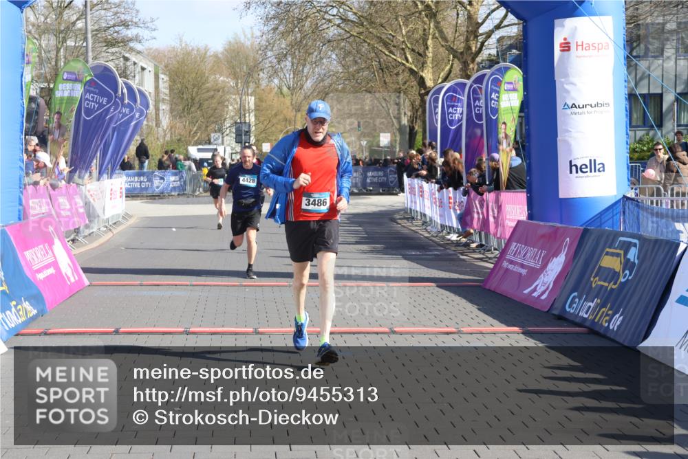 12.04.2026 - 45. Internationalen Wilhelmsburger Insellauf Strokosch-Dieckow http://msf.ph/oto/9455313 12.04.2026 10:43:57 Ziel 3486, 4428, 3022 meine-sportfotos.de